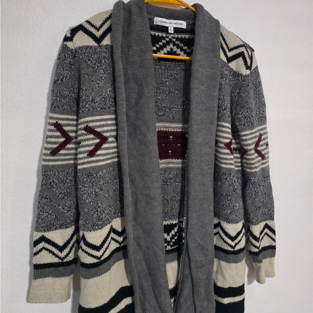 Cupcakes & Cashmere Gray and Cream Patterned Cardigan